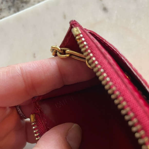 Louis Vuitton Vernis Key Pouch Pomme D’Amour - Picture 8 of 9